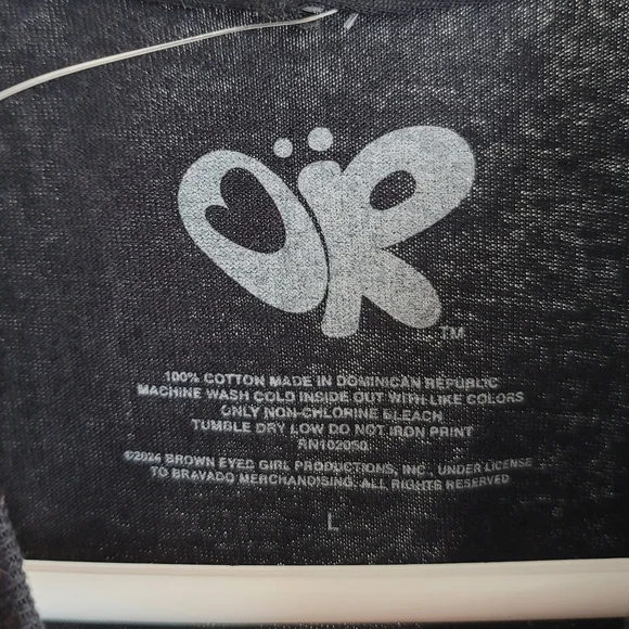 🆕️ Olivia Rodrigo Official Guts Tour Graphic Tee - Picture 3 of 7